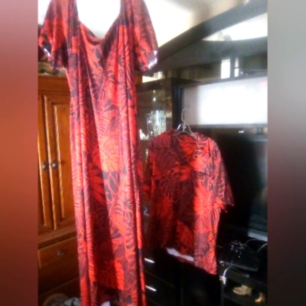 Matching Hawaiian outfits for mom dad and child